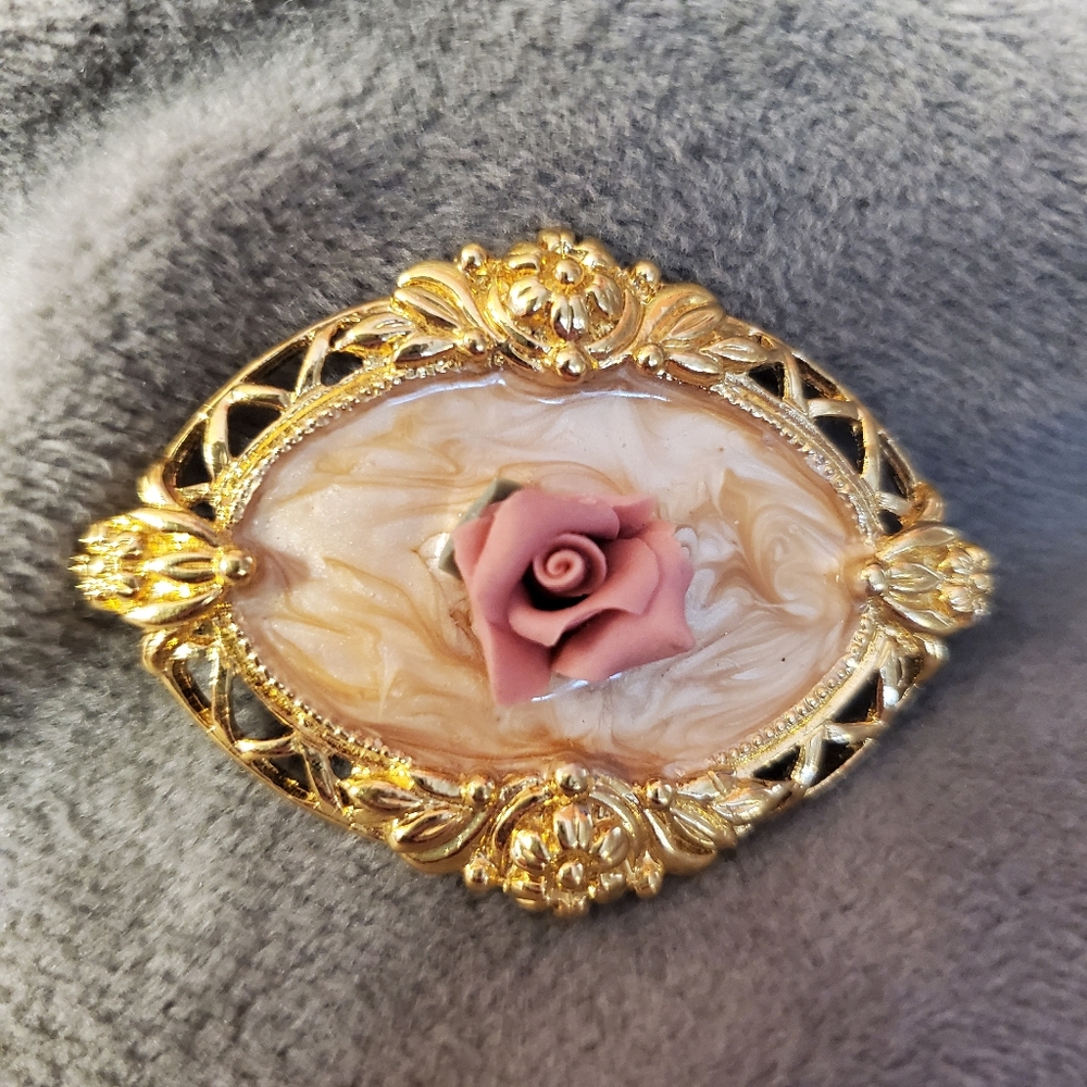Victorian Replica Gold tone with Rose Broo…